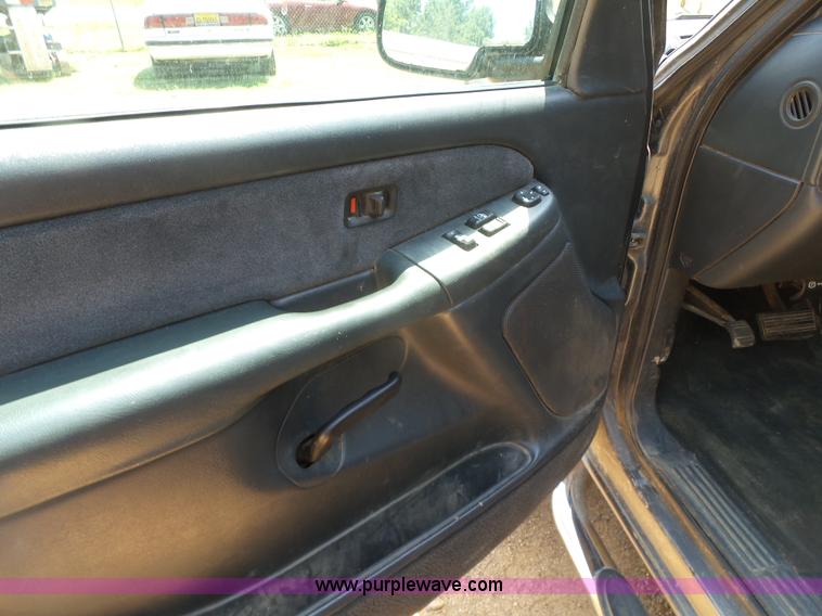 image for item K7088 2001 Chevrolet Silverado 2500HD Ext. Cab pickup truck