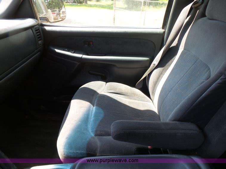 image for item K7088 2001 Chevrolet Silverado 2500HD Ext. Cab pickup truck