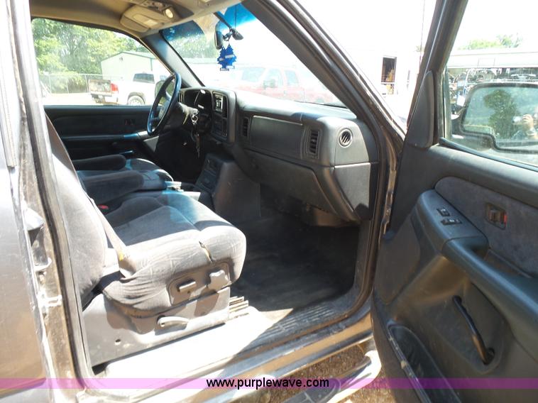 image for item K7088 2001 Chevrolet Silverado 2500HD Ext. Cab pickup truck