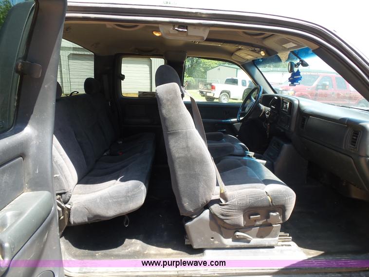 image for item K7088 2001 Chevrolet Silverado 2500HD Ext. Cab pickup truck