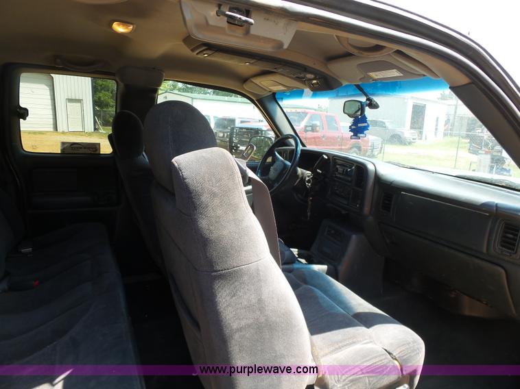 image for item K7088 2001 Chevrolet Silverado 2500HD Ext. Cab pickup truck