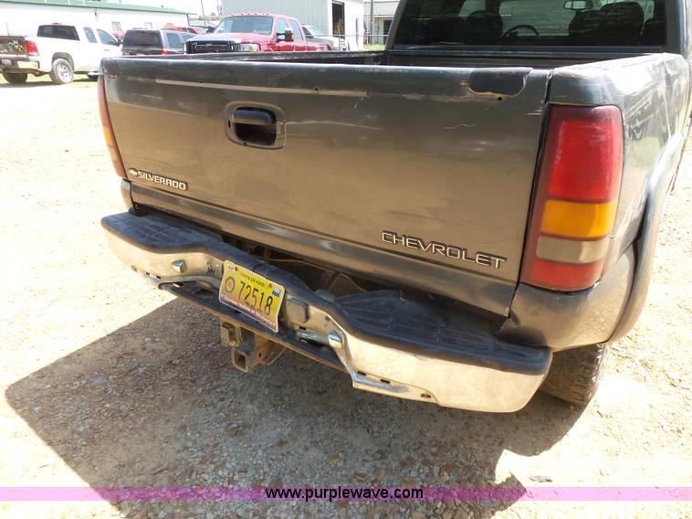 image for item K7088 2001 Chevrolet Silverado 2500HD Ext. Cab pickup truck