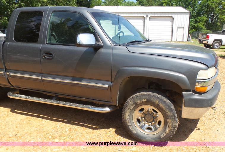 image for item K7088 2001 Chevrolet Silverado 2500HD Ext. Cab pickup truck