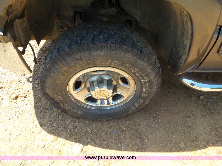 image for item K7088 2001 Chevrolet Silverado 2500HD Ext. Cab pickup truck