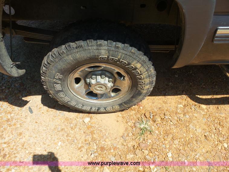 image for item K7088 2001 Chevrolet Silverado 2500HD Ext. Cab pickup truck