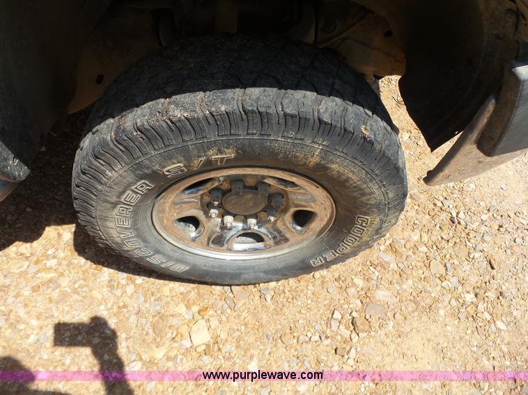 image for item K7088 2001 Chevrolet Silverado 2500HD Ext. Cab pickup truck