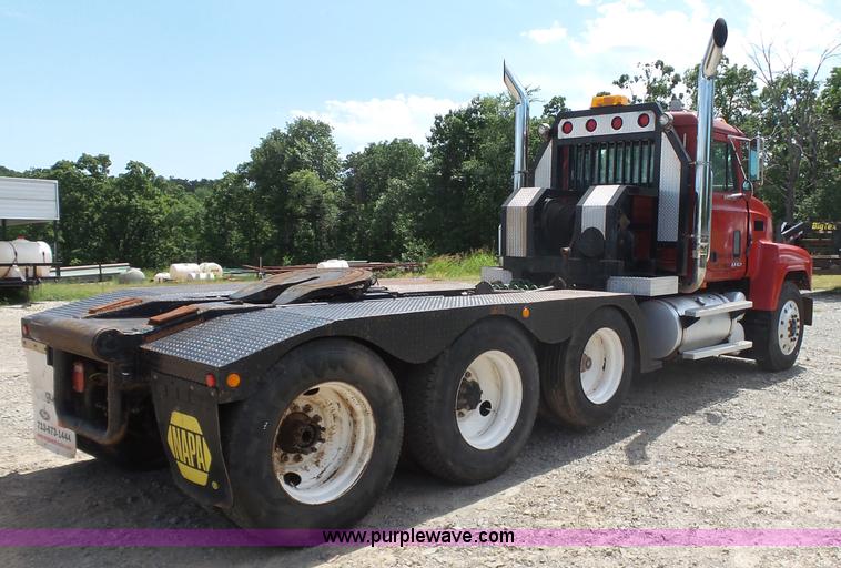 image for item K7089 2001 Mack CH613 semi truck