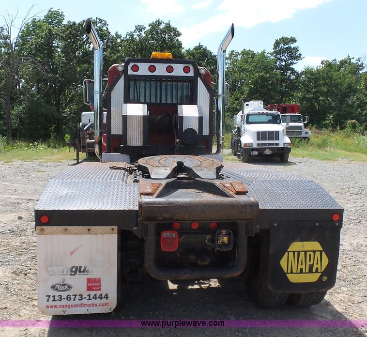 image for item K7089 2001 Mack CH613 semi truck