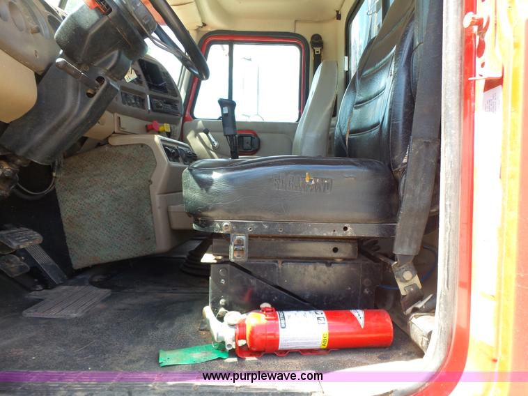 image for item K7089 2001 Mack CH613 semi truck