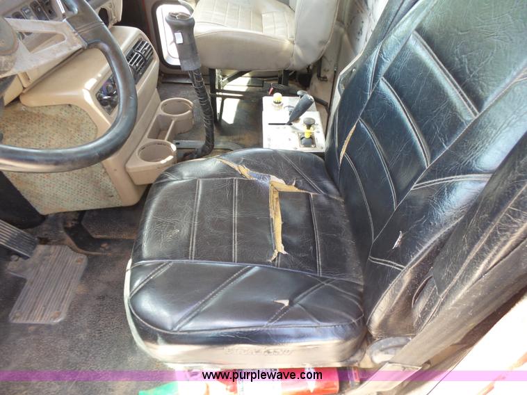 image for item K7089 2001 Mack CH613 semi truck