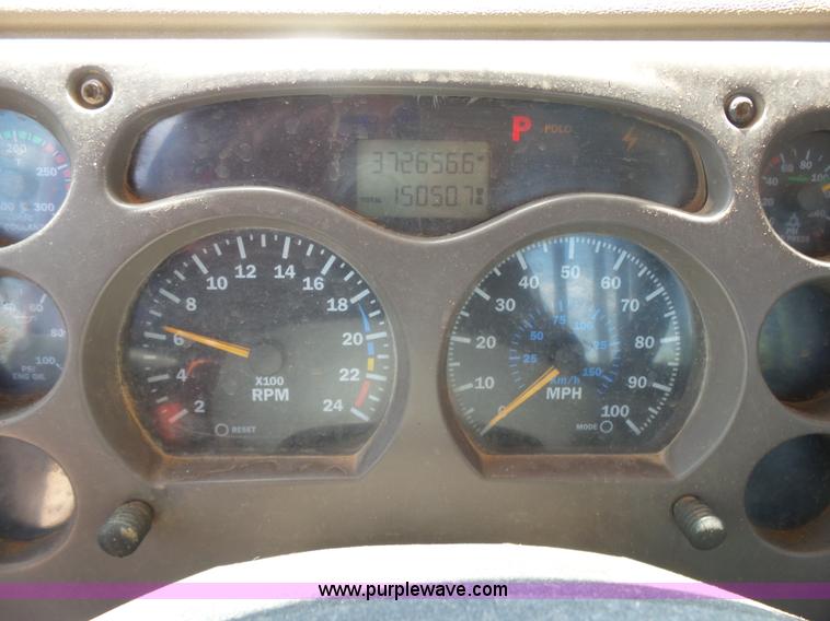 image for item K7089 2001 Mack CH613 semi truck