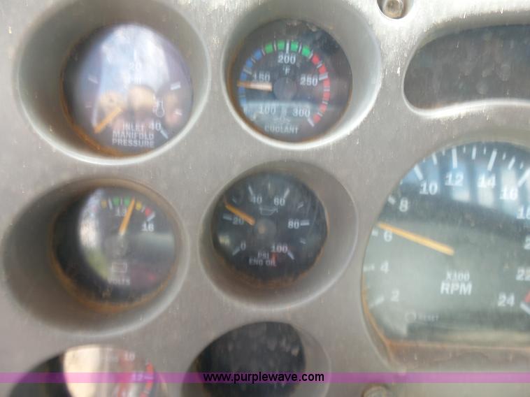 image for item K7089 2001 Mack CH613 semi truck