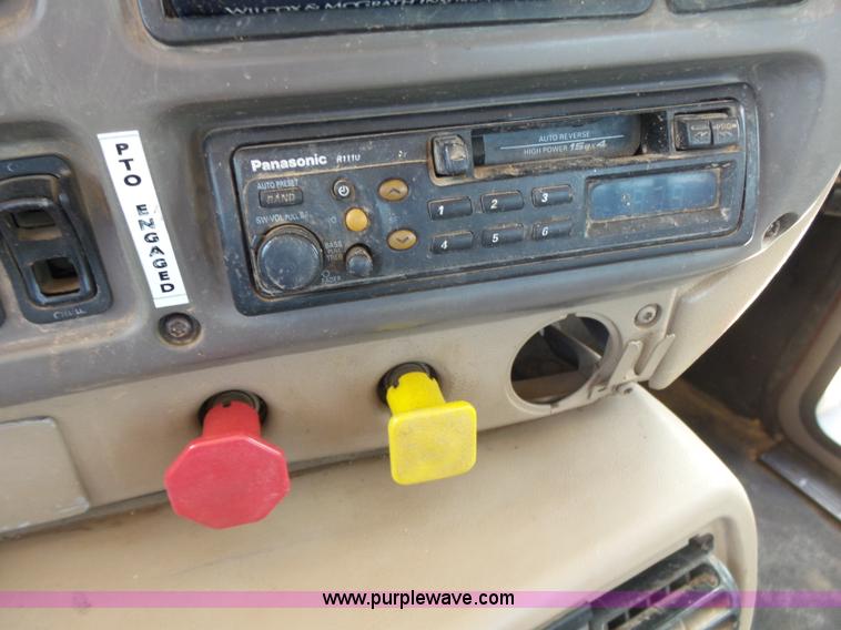 image for item K7089 2001 Mack CH613 semi truck