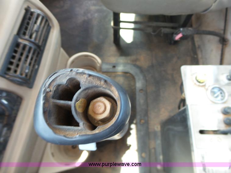 image for item K7089 2001 Mack CH613 semi truck