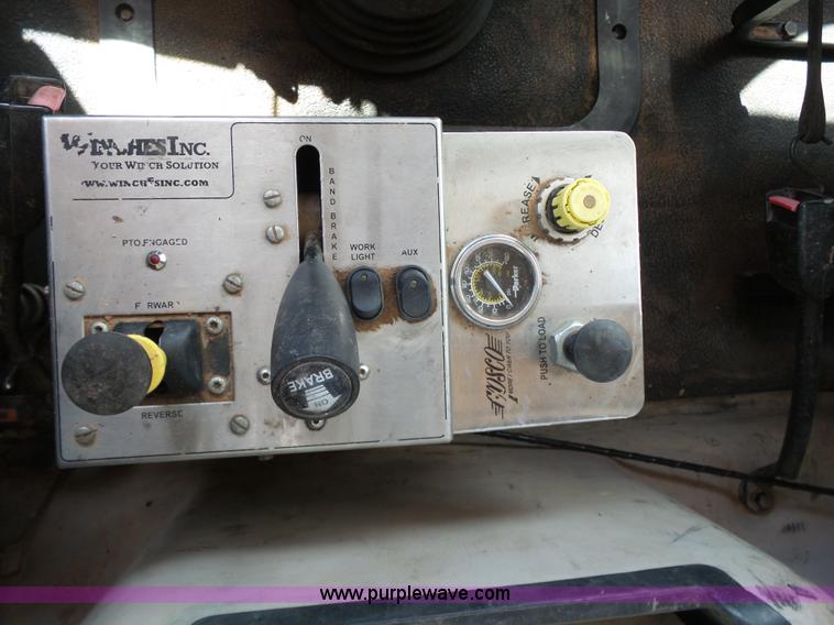 image for item K7089 2001 Mack CH613 semi truck