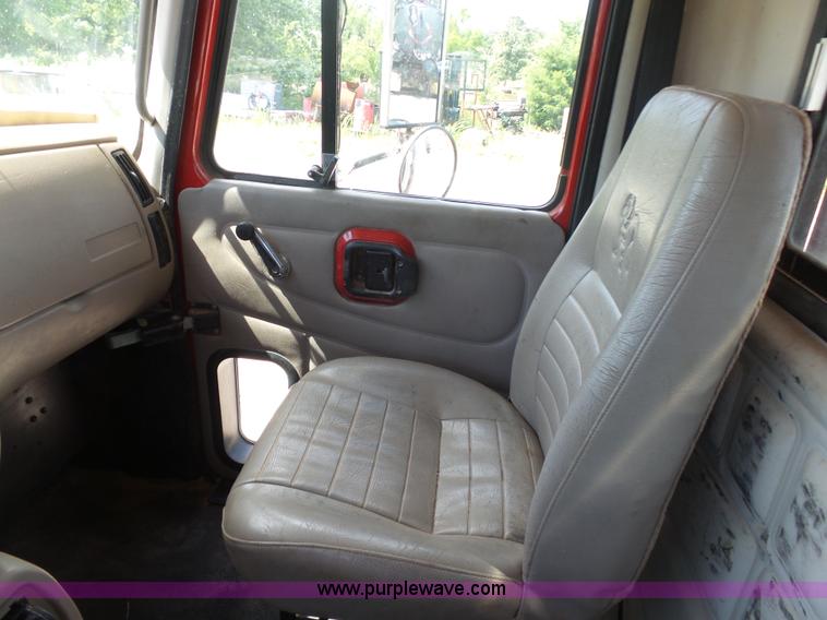 image for item K7089 2001 Mack CH613 semi truck