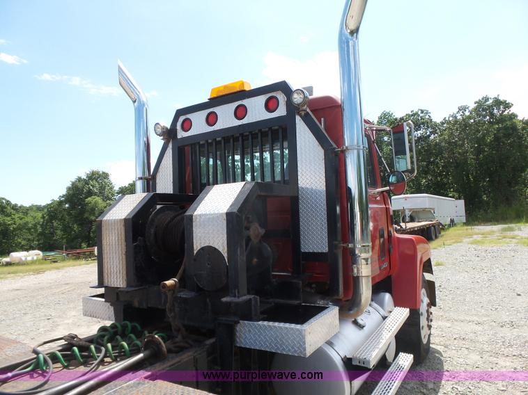 image for item K7089 2001 Mack CH613 semi truck