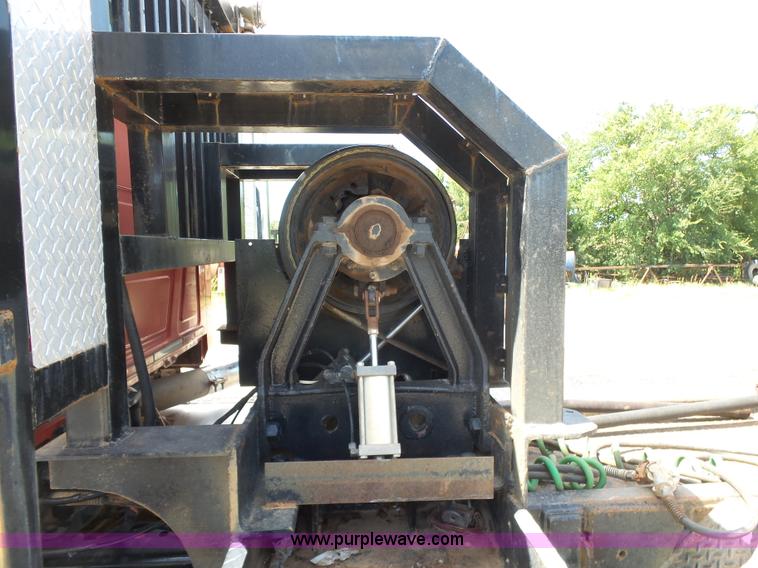 image for item K7089 2001 Mack CH613 semi truck