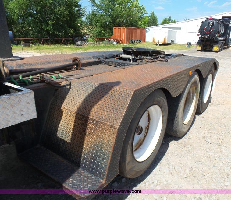 image for item K7089 2001 Mack CH613 semi truck