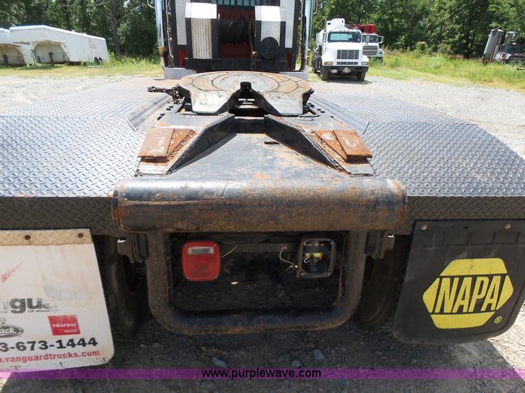 image for item K7089 2001 Mack CH613 semi truck