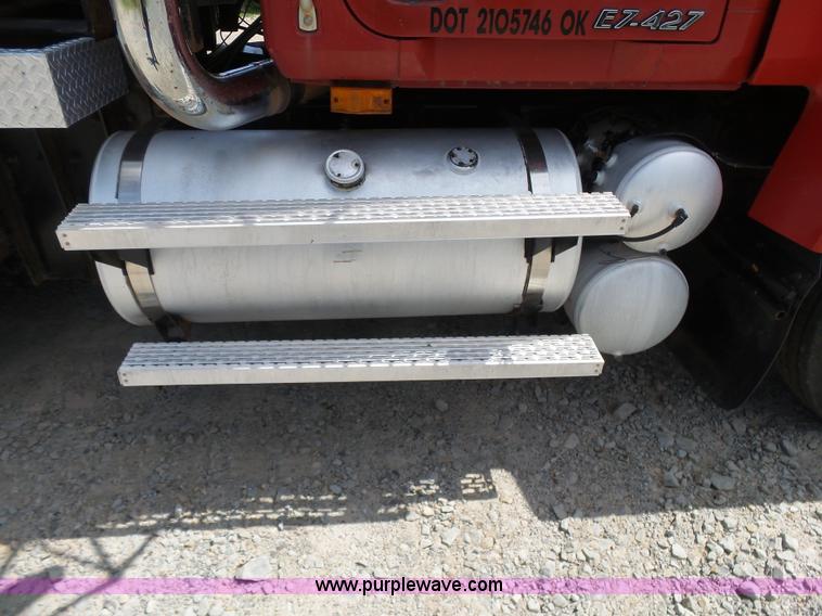 image for item K7089 2001 Mack CH613 semi truck