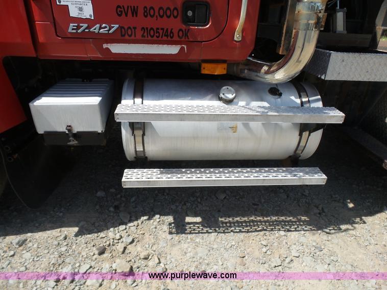 image for item K7089 2001 Mack CH613 semi truck