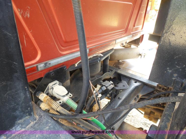 image for item K7089 2001 Mack CH613 semi truck