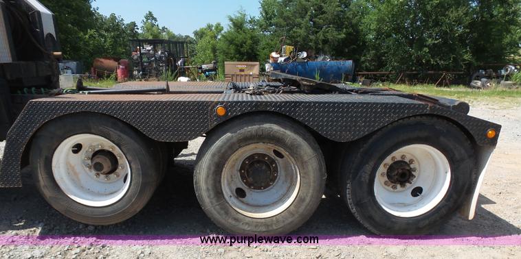 image for item K7089 2001 Mack CH613 semi truck