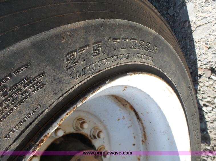 image for item K7089 2001 Mack CH613 semi truck