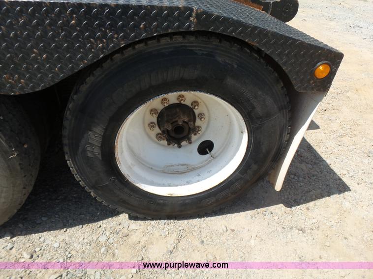 image for item K7089 2001 Mack CH613 semi truck