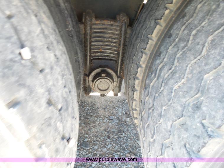 image for item K7089 2001 Mack CH613 semi truck