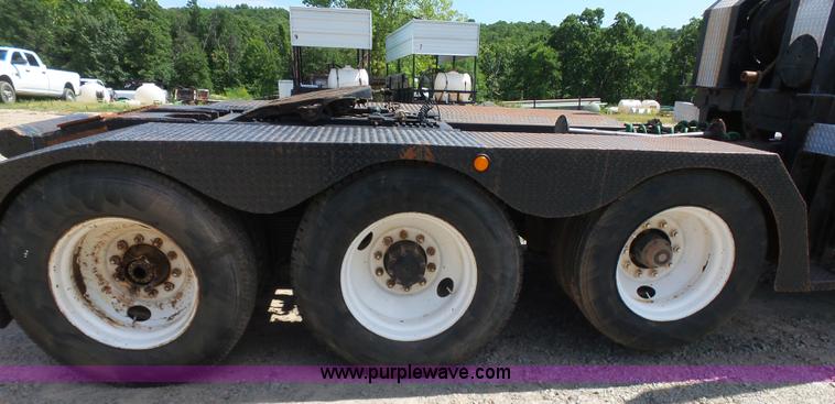 image for item K7089 2001 Mack CH613 semi truck