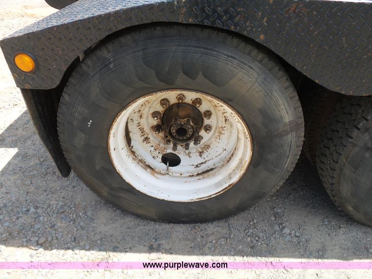 image for item K7089 2001 Mack CH613 semi truck