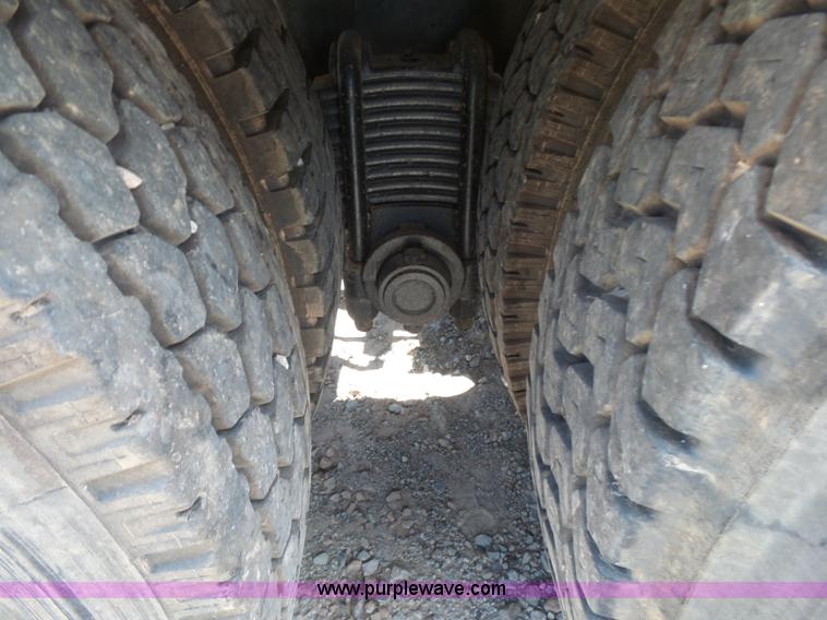 image for item K7089 2001 Mack CH613 semi truck