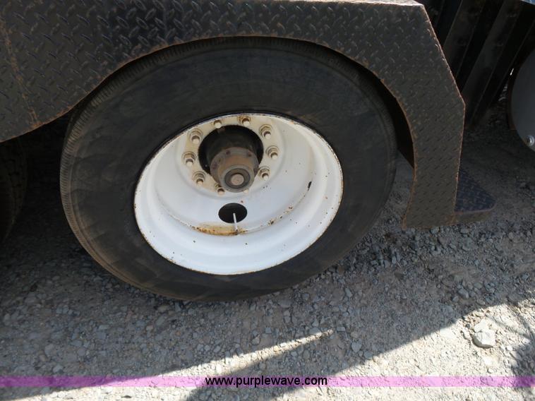 image for item K7089 2001 Mack CH613 semi truck