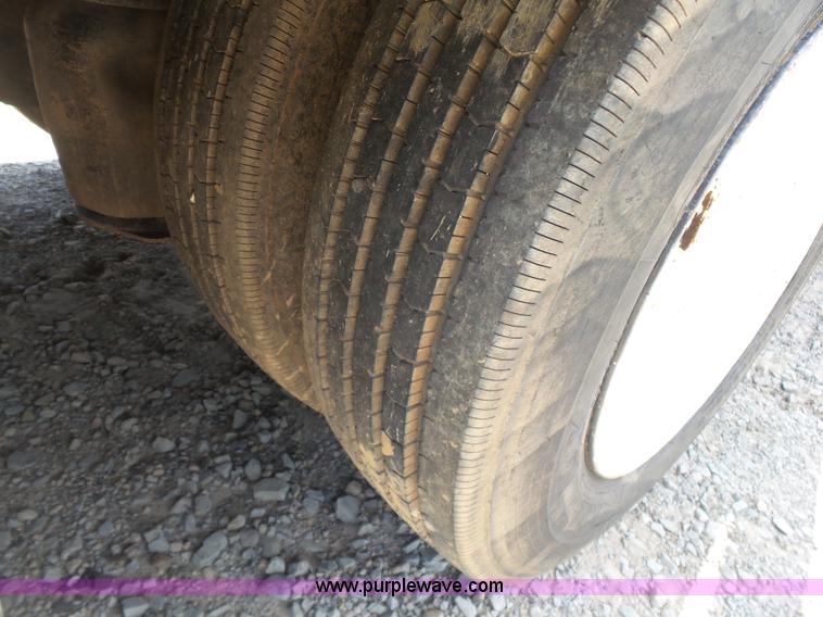 image for item K7089 2001 Mack CH613 semi truck