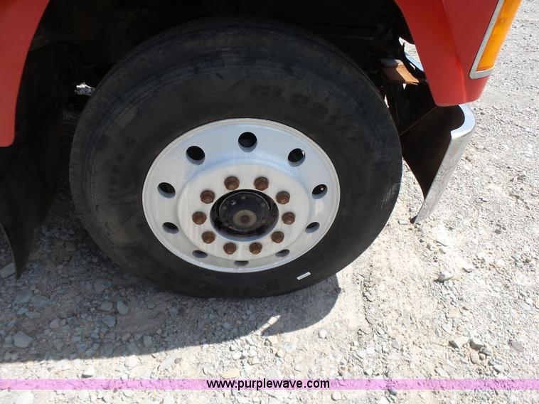 image for item K7089 2001 Mack CH613 semi truck