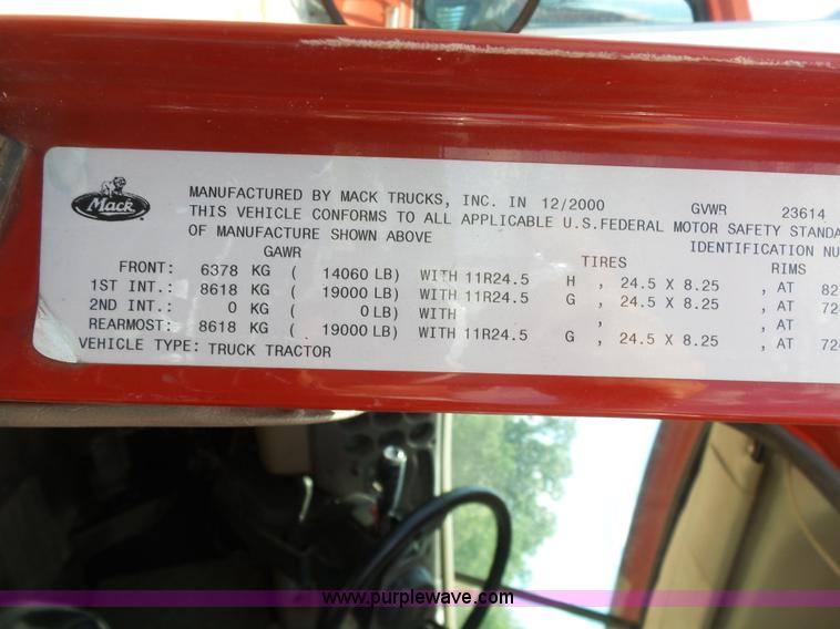 image for item K7089 2001 Mack CH613 semi truck