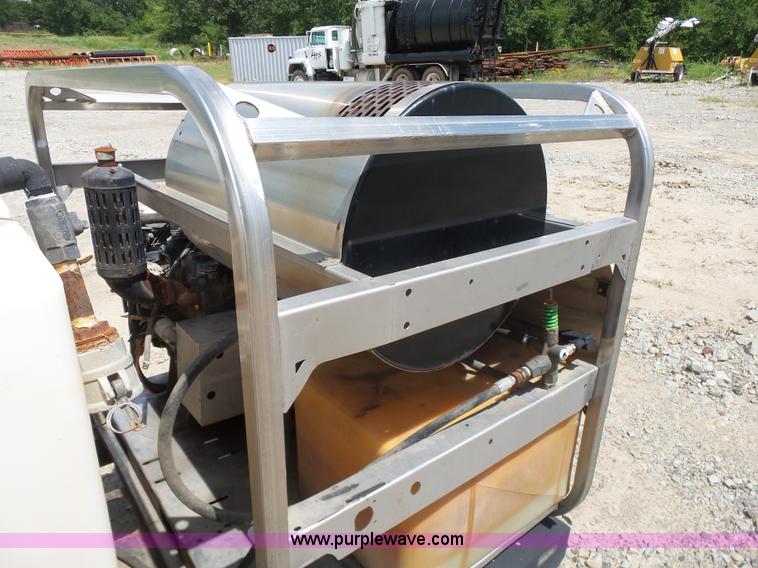 image for item K7101 2011 Hydrotec SC30006012 power washing trailer