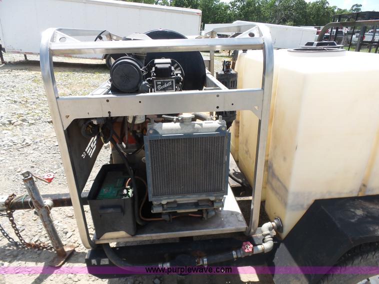 image for item K7101 2011 Hydrotec SC30006012 power washing trailer