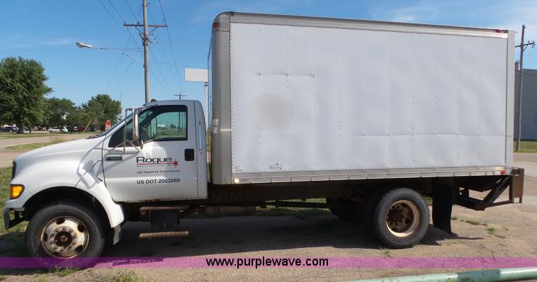 image for item K8427 2000 Ford F650 XL box truck