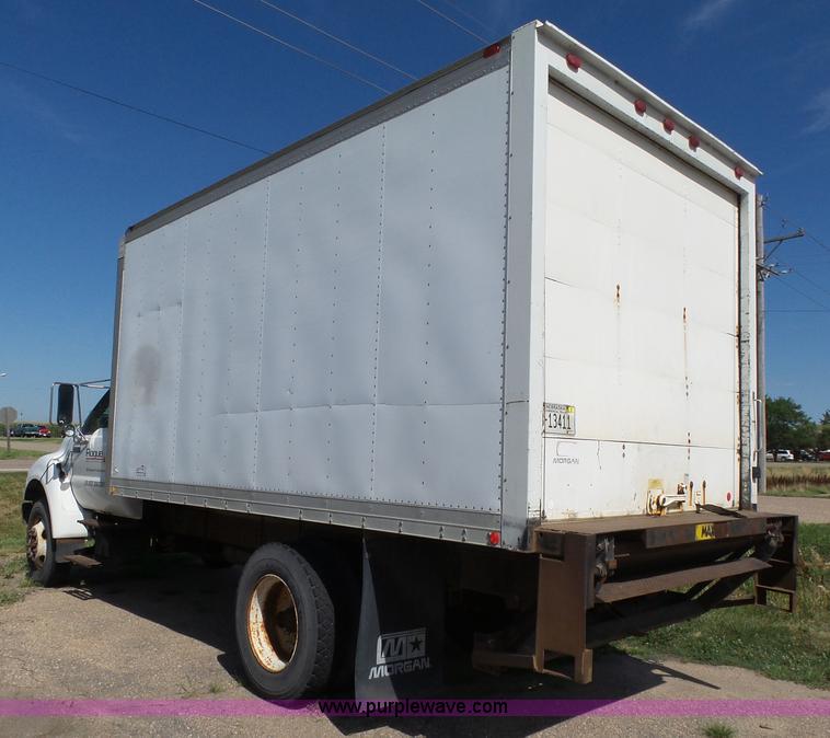 image for item K8427 2000 Ford F650 XL box truck