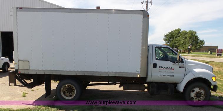 image for item K8427 2000 Ford F650 XL box truck