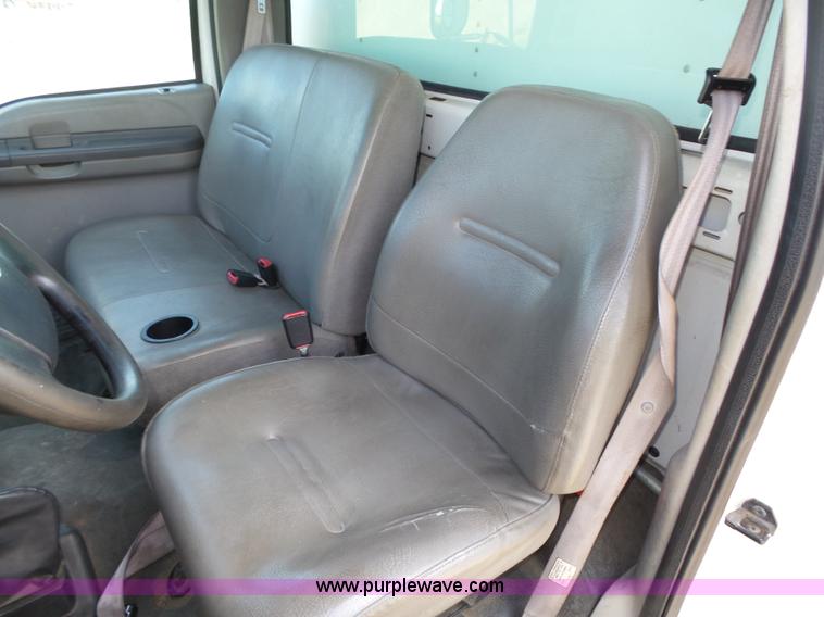 image for item K8427 2000 Ford F650 XL box truck