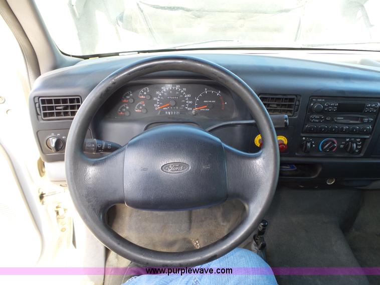 image for item K8427 2000 Ford F650 XL box truck