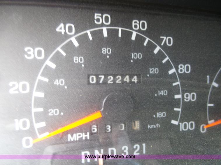 image for item K8427 2000 Ford F650 XL box truck