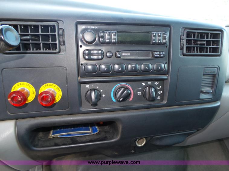 image for item K8427 2000 Ford F650 XL box truck