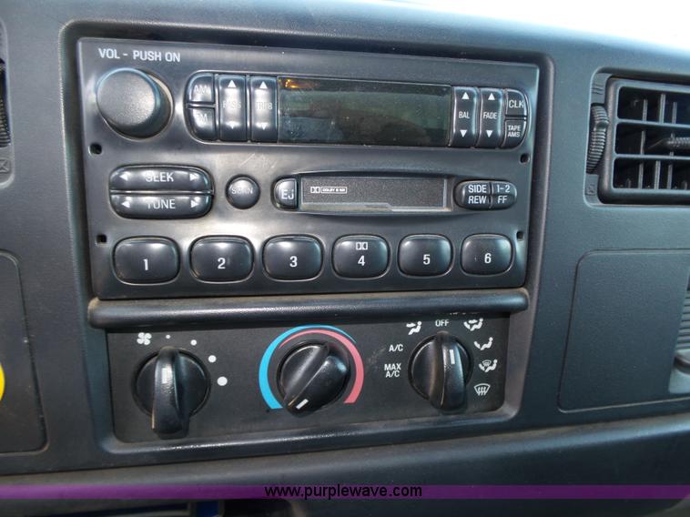 image for item K8427 2000 Ford F650 XL box truck