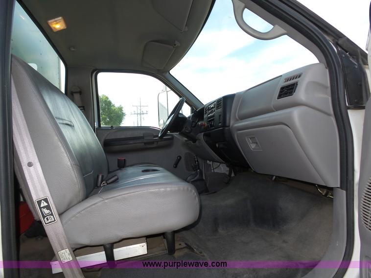 image for item K8427 2000 Ford F650 XL box truck