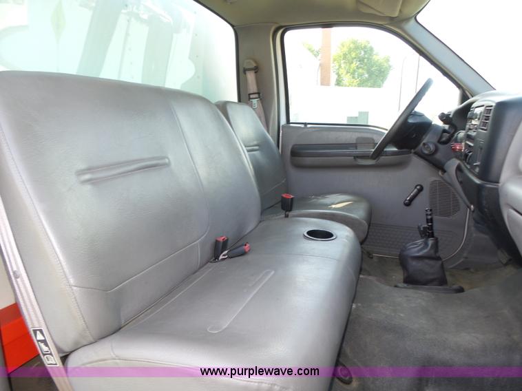 image for item K8427 2000 Ford F650 XL box truck